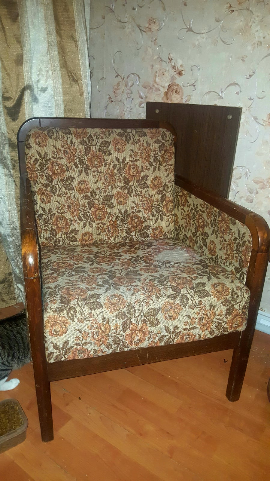  Старое кресло, найденное на одном из наших объектов: до и после реставрации
