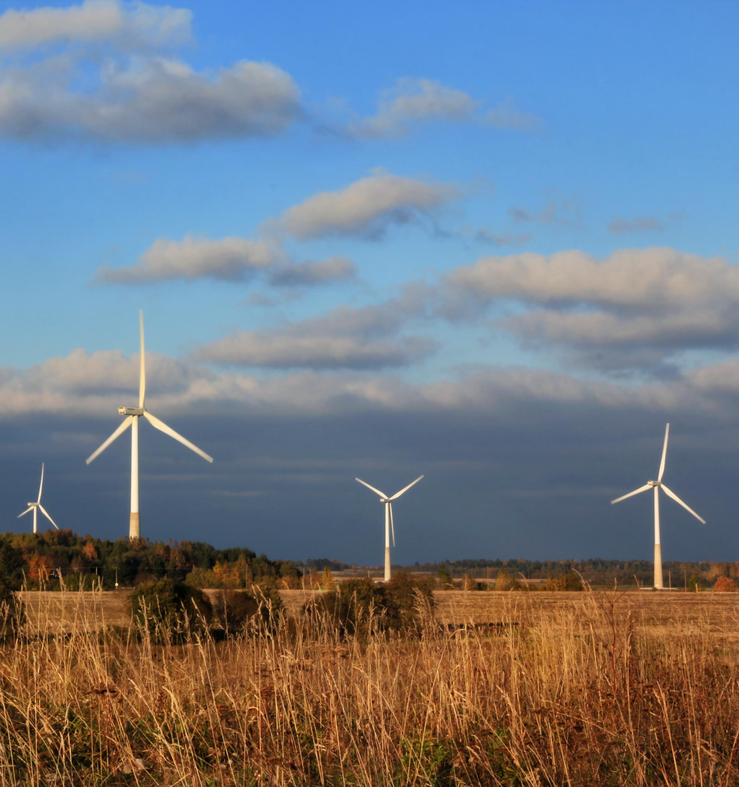 В Калмыкии строят две новые ветряные электростанции