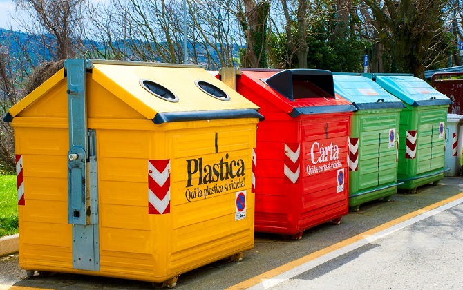 В Смоленске появились контейнеры для сортировки мусора