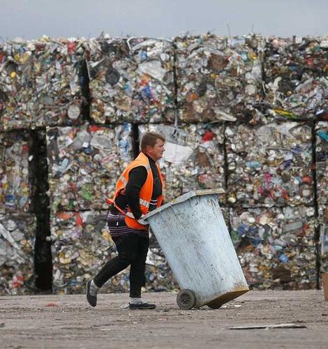 Регоператоры не спешат вывозить мусор из Приамурья