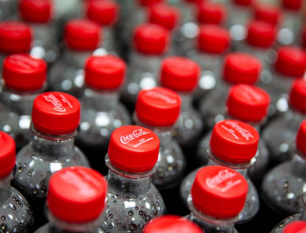 Сoca-Cola запустила новую линейку бутылок из переработанного пластика 