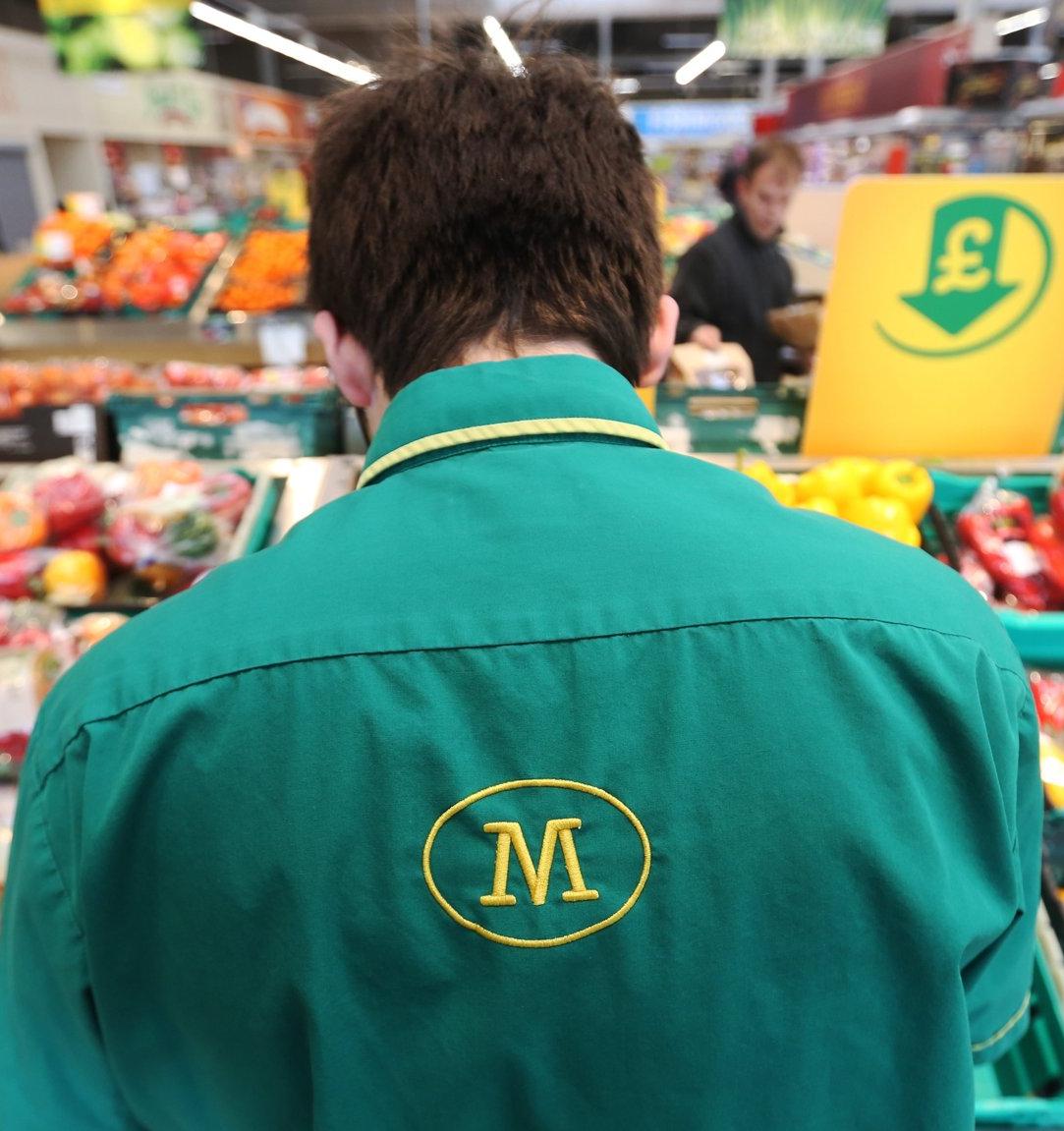 Британский супермаркет будет продавать овощи и фрукты без пластиковой упаковки