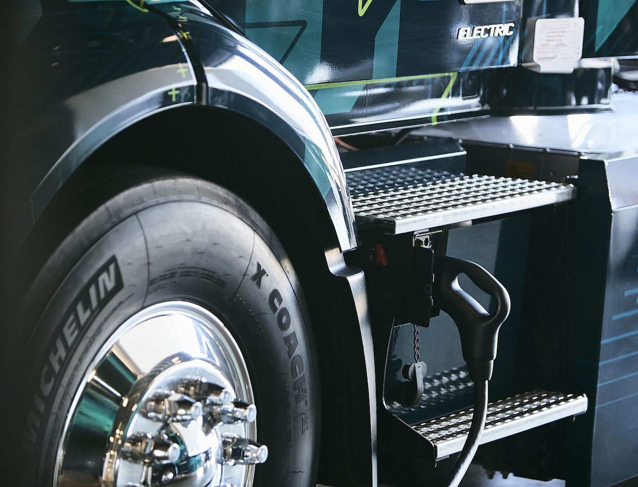Производители электрических грузовиков в Европе вложат 500 млн евро в сеть зарядных станций