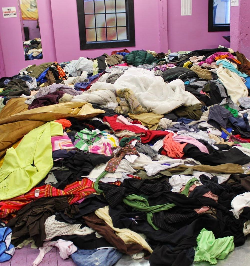 В Мосгордуме предлагают поставить больше контейнеров для сбора ненужной одежды