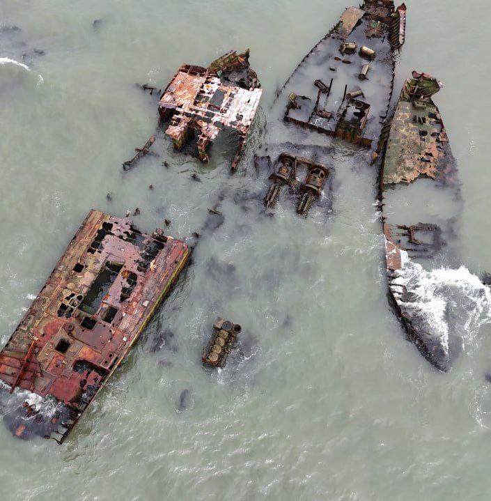 На Сахалине подняли со дна бухты Лососей затонувшие суда