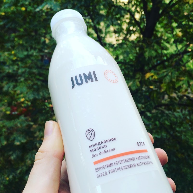 Москвич запустил производство миндального молока JUMI