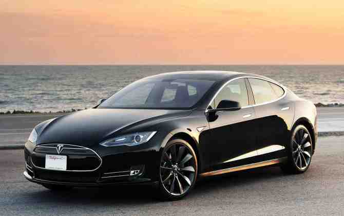 Продажи электромобилей Tesla выросли в два раза