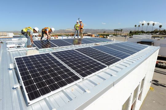 Жителей Калифорнии обяжут устанавливать на дома солнечные батареи