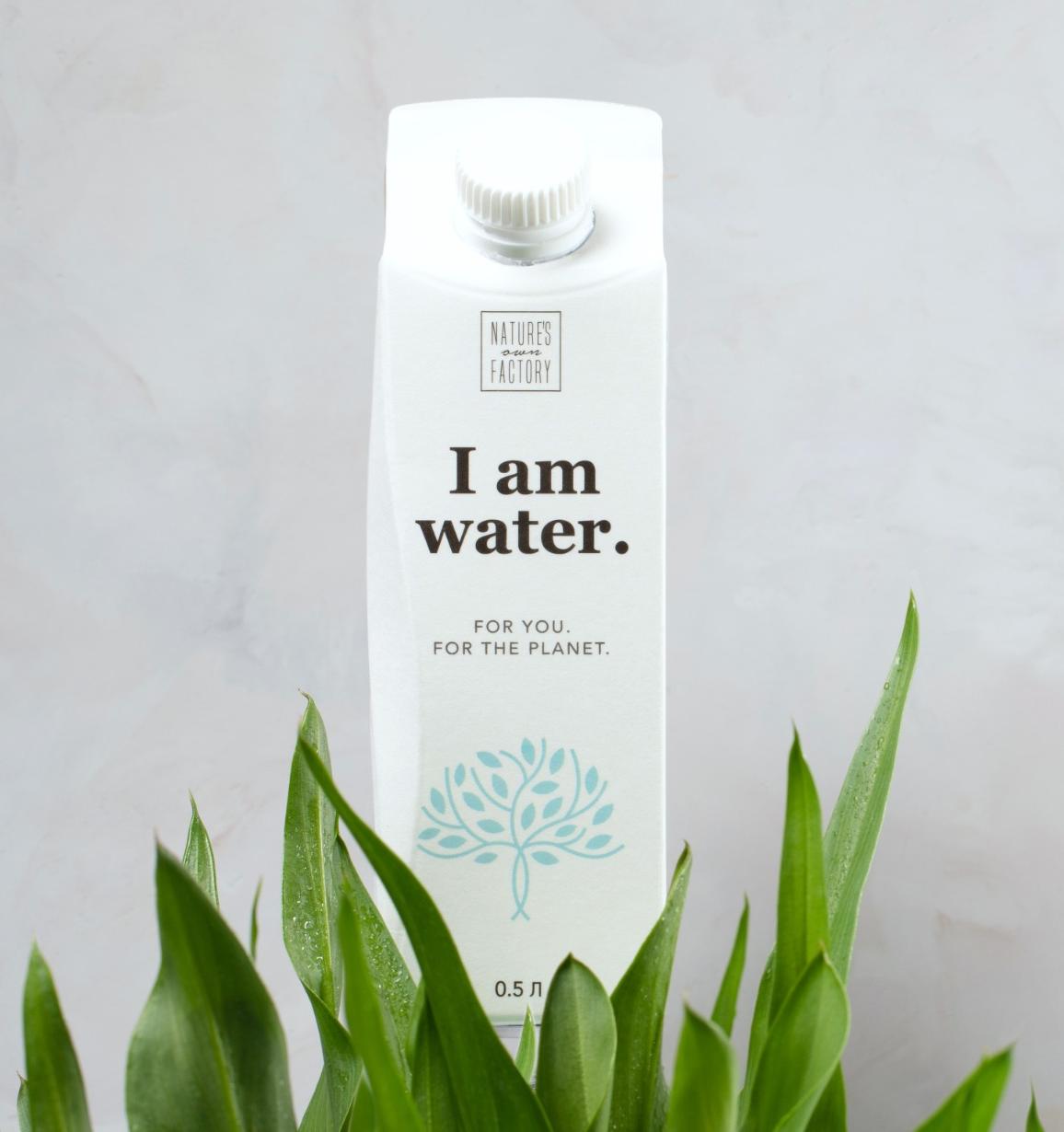 I am water: питьевая вода из подземного источника в экоупаковке Pure-Pak