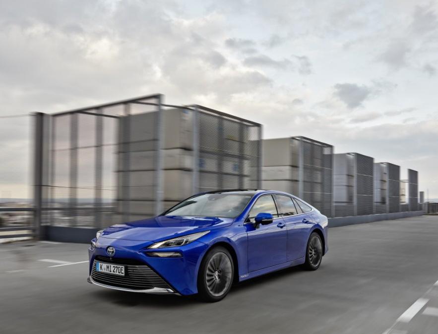 Toyota планирует создать линейку из 15 электромобилей