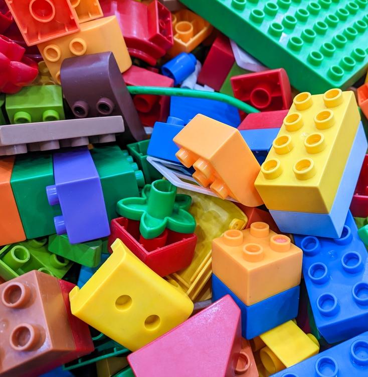 Жители Ямала могут обменяться детскими конструкторами 