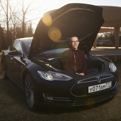 Как электромобиль Tesla изменил экосознание директора Музея «Гараж»