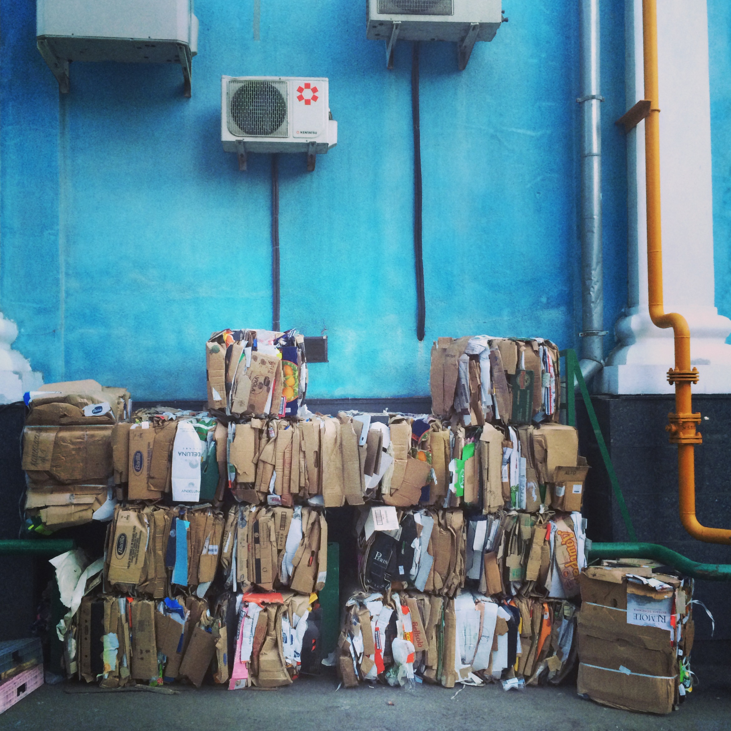Instagram дня: Столичные супермаркеты сдают картонные коробки на переработку