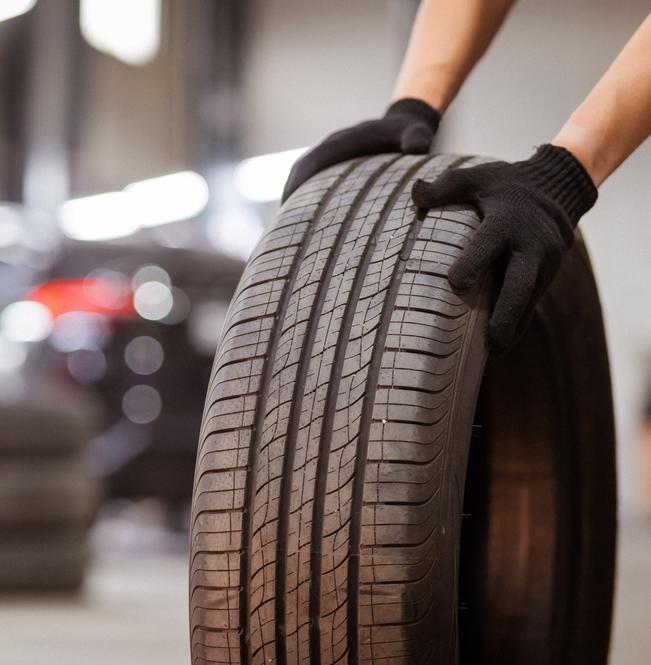 Жители Омска смогут бесплатно сдать на утилизацию старые шины 