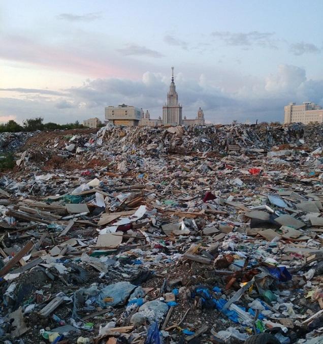 Фото дня: мусорный Шанхай на территории МГУ