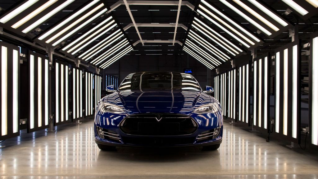 Главного конкурента Tesla покажут на автосалоне в апреле 2016 года