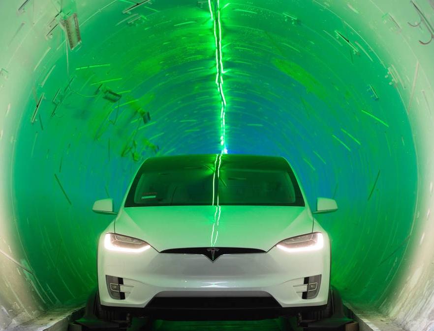 Фотогалерея: Илон Маск показал, как по тоннелю Boring Company можно ездить на Tesla 