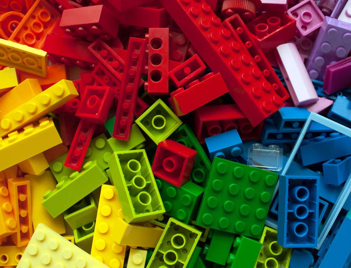 LEGO представила первый кубик из переработанного пластика
