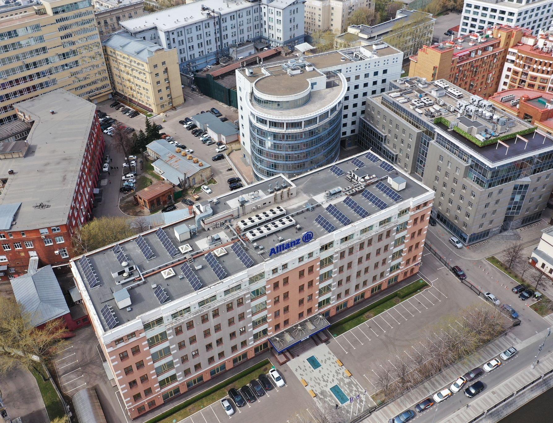 Allianz в России установил солнечные панели на крыше своего офисного здания в Москве
