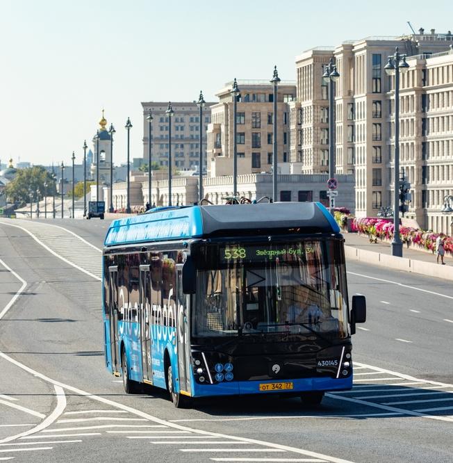 «Это электробус»: как Москва развивает экологичный транспорт 