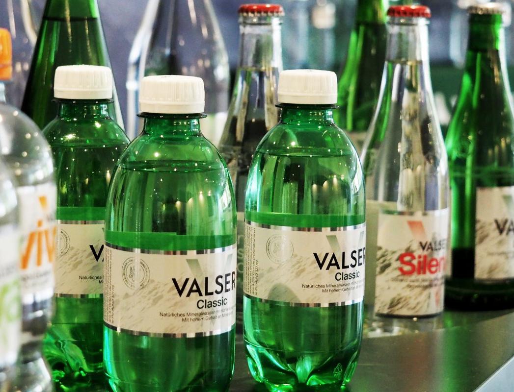 Coca-Cola выпустила воду Valser в упаковке из 100% переработанного пластика