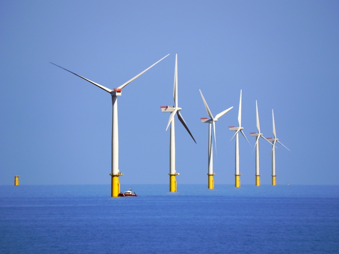Крупнейший в мире ветропарк построят у берегов Великобритании