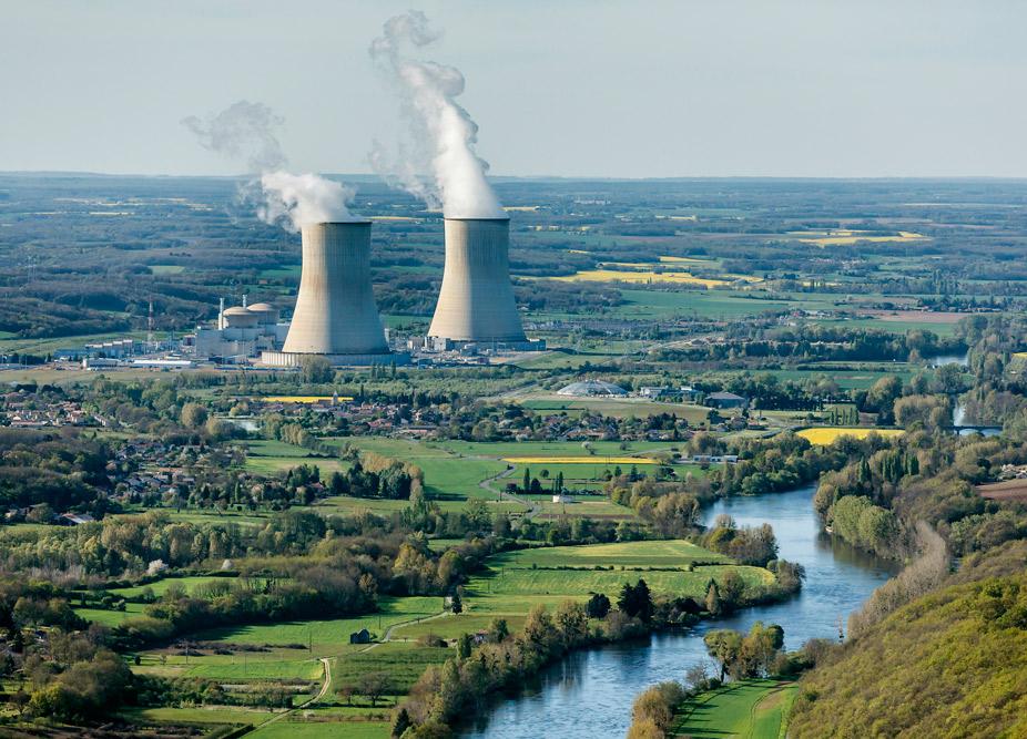 Франция закроет 14 ядерных реакторов к 2035 году