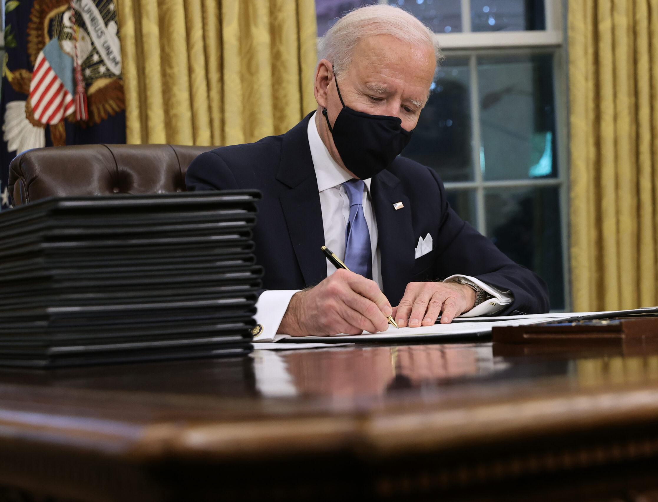 Байден подписал указ о возвращении США в Парижское соглашение по климату