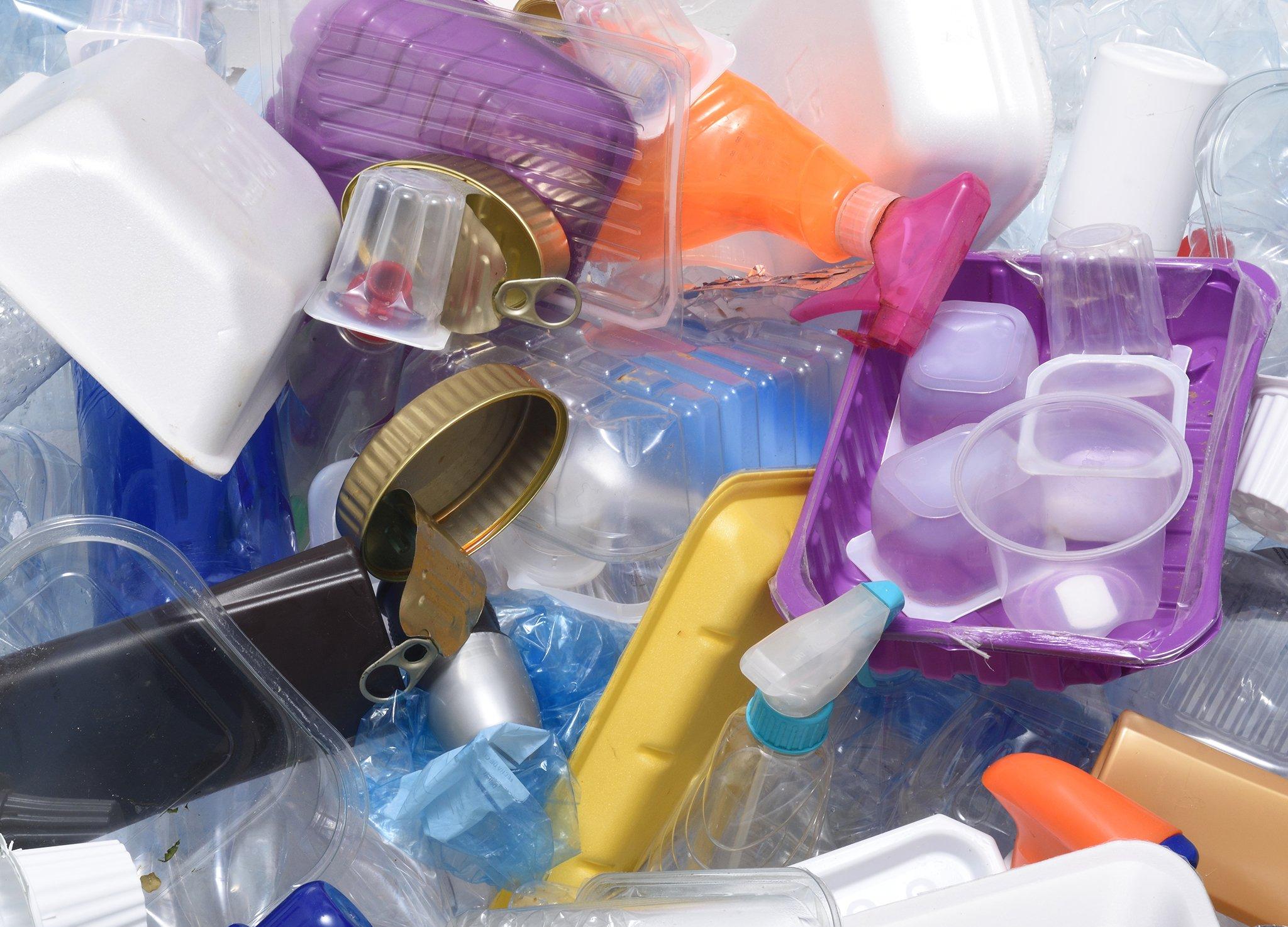 В Великобритании введут налог на неперерабатываемую пластиковую упаковку