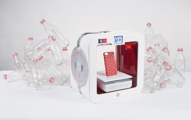 3D-принтер от Coсa-Cola и Will.I.Am печатает бутылками из-под газировки