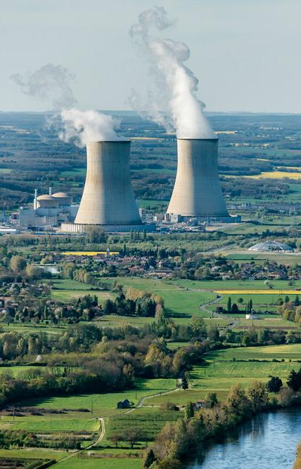 Франция закроет 14 ядерных реакторов к 2035 году