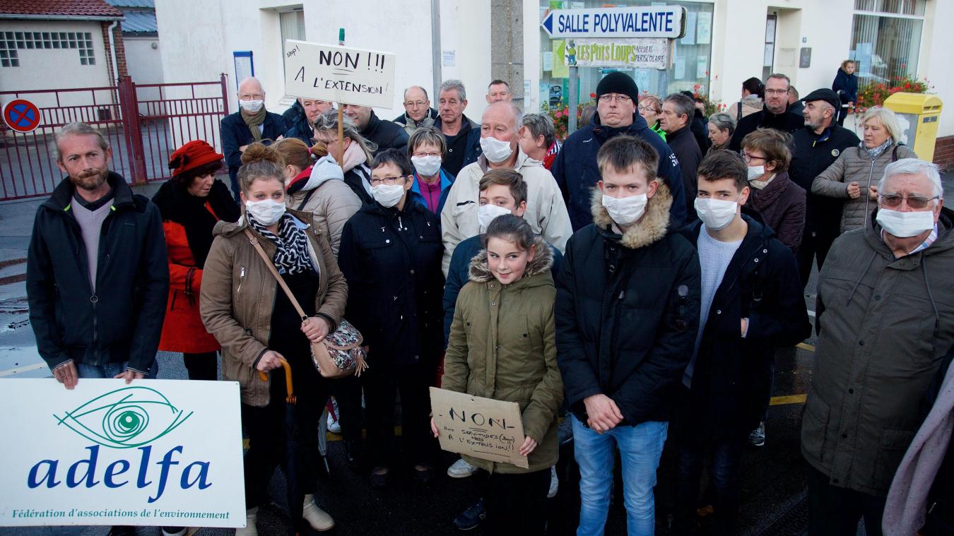 По всей Франции люди протестуют против мусорных свалок