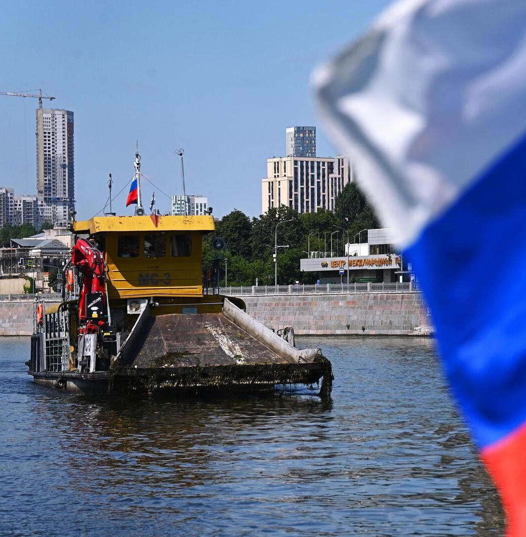 Акваторию Москвы-реки и Яузы очистили от 400 тонн мусора 