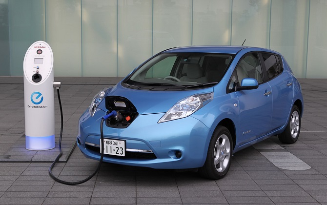 Nissan тестирует электромобиль Leaf в Санкт-Петербурге