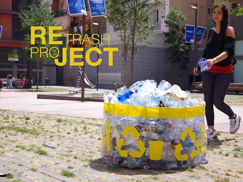Петербурженка создает уличную мебель из пластикового мусора