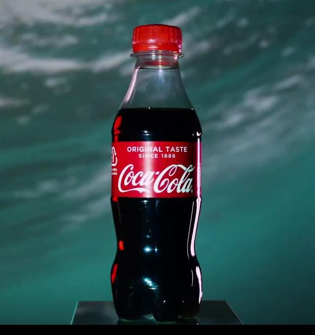 Coca-Cola выпустила первую в мире бутылку из океанического пластика