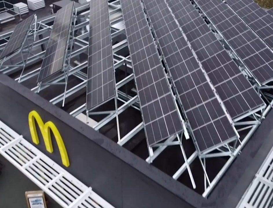 В Великобритании открылся первый ресторан McDonald's с нулевым уровнем выбросов СО2