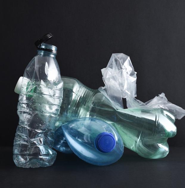 Неравнодушный житель Саратова спас собаку с бутылкой на голове 