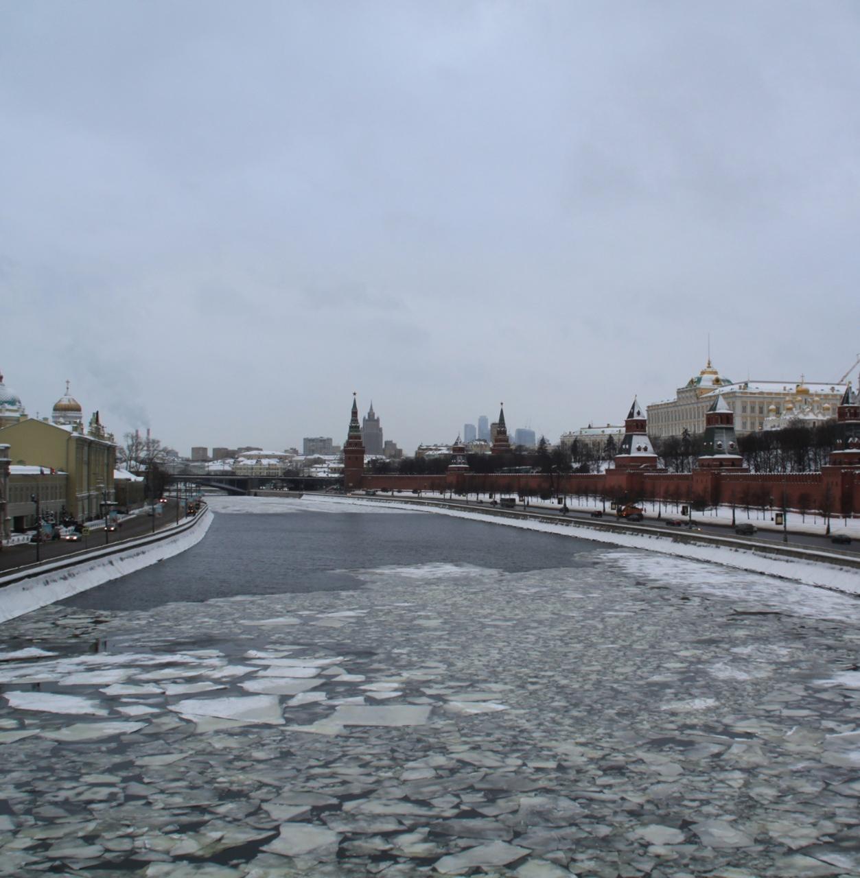 В столичном горхозяйстве рассказали об уходе за водоемами зимой 