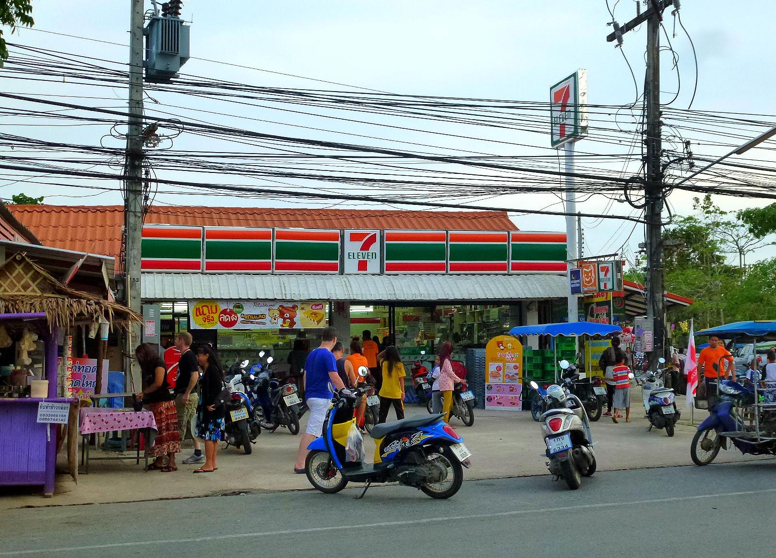Магазины 7-Eleven на курортах Таиланда отказались от пластиковых пакетов