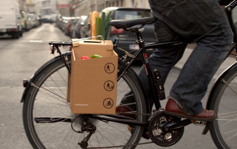Вещь дня: переносная картонная корзинка на велосипед