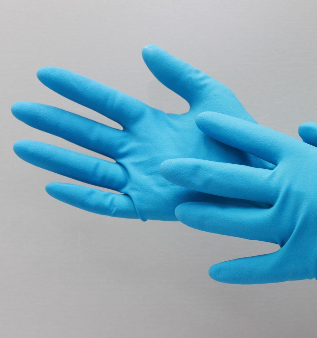 Российские студенты создали экологичный материал для медицинских перчаток