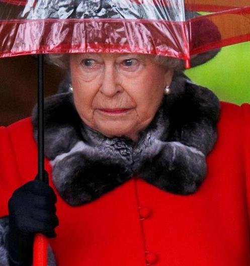 В новых нарядах британской королевы не будет натурального меха