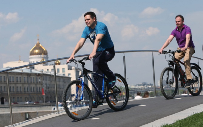 Видео дня: в Москве открылась новая велодорожка