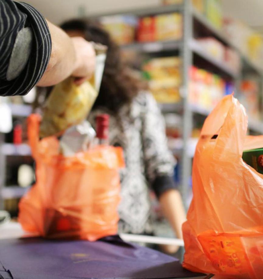 Канада откажется от одноразовой посуды и пластиковых пакетов