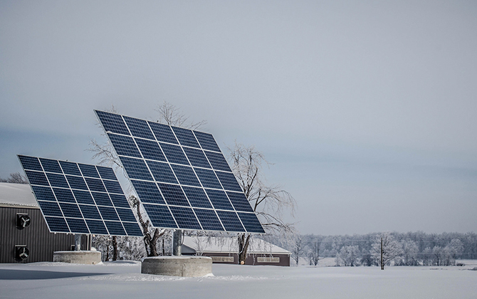Как работают солнечные батареи зимой в России