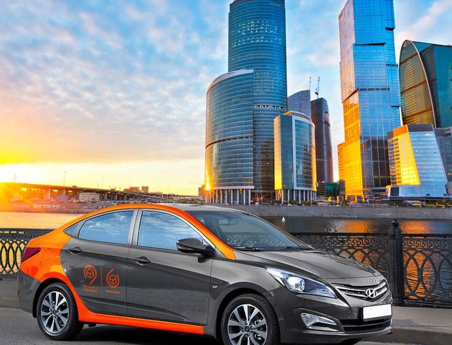 В Москве удвоили субсидии на закупку электромобилей для такси и каршеринга