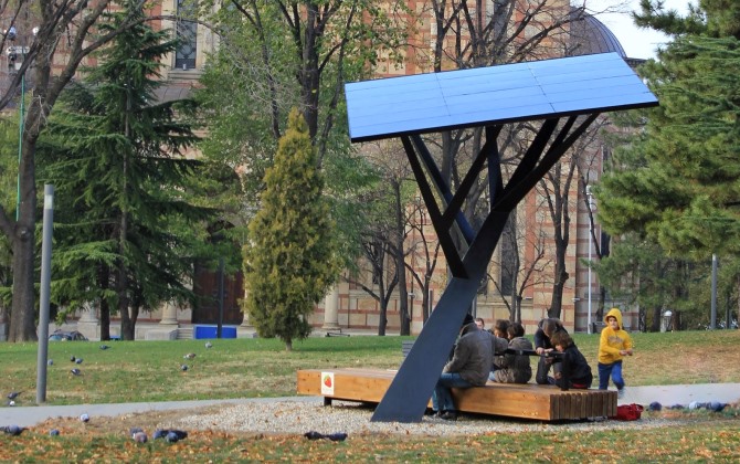 Студенты создали уличные зарядные устройства на солнечных батареях