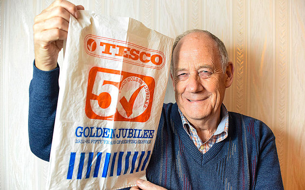 Британец ходил за покупками с одним полиэтиленовым пакетом 36 лет