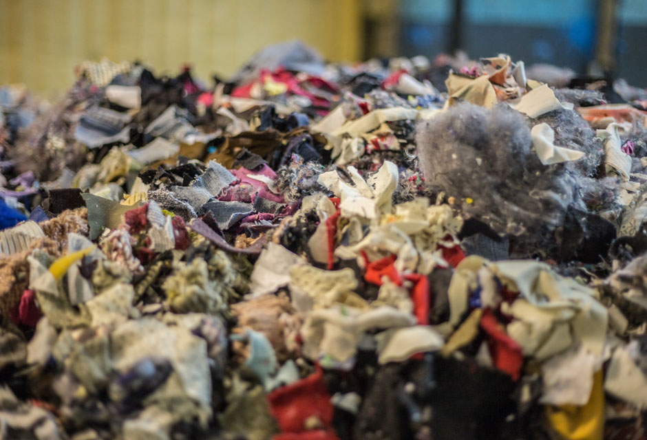 13 фото: как перерабатывают одежду в России